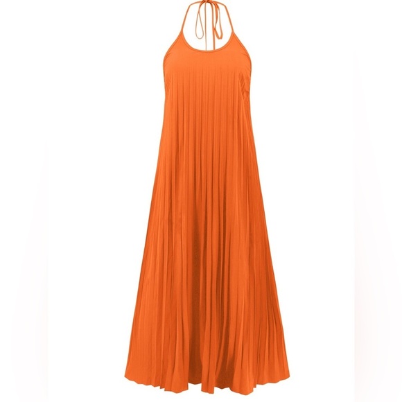 Halter Neck Maxi Dress in a Pleated Style - Picture 4 of 6